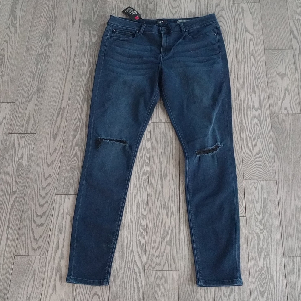 Beautiful jeans by DH3🌸🍀🍀🍀